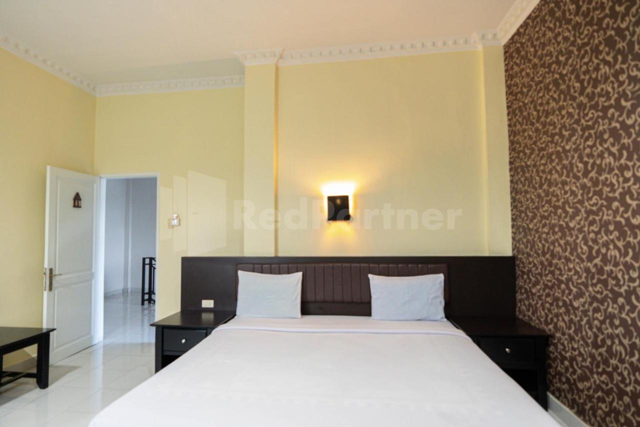 Hotel Carolina Transit Medan Exterior foto
