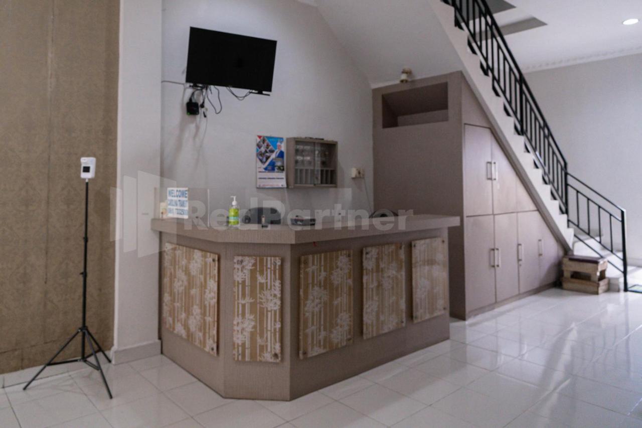 Hotel Carolina Transit Medan Exterior foto