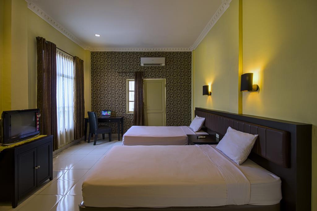 Hotel Carolina Transit Medan Exterior foto